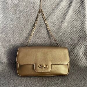 Salvatore Ferragamo Gancini AU-21 B723 Gold